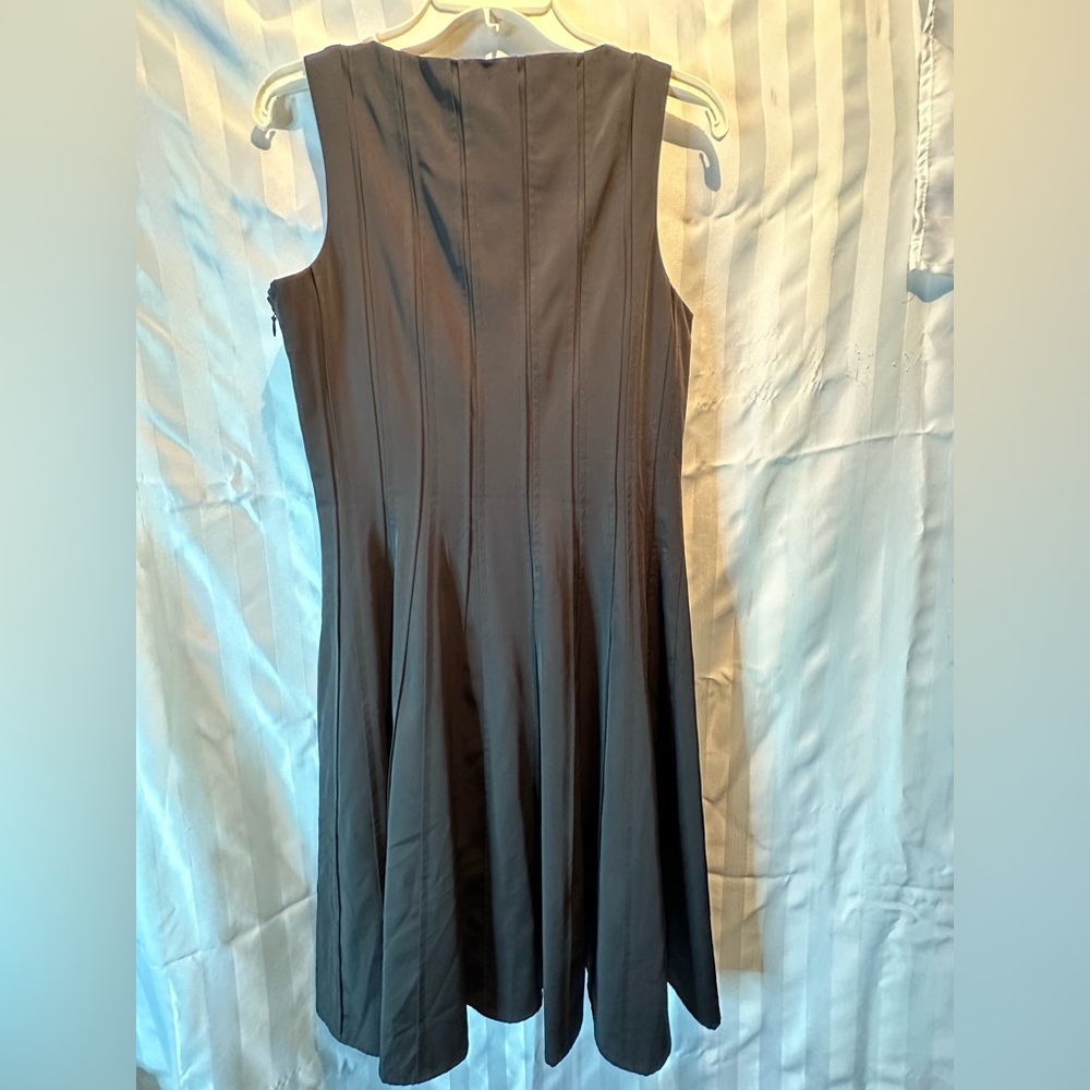 Gorgeous Calvin Klein Flared Sleeveless Dress - Picture 5 of 8
